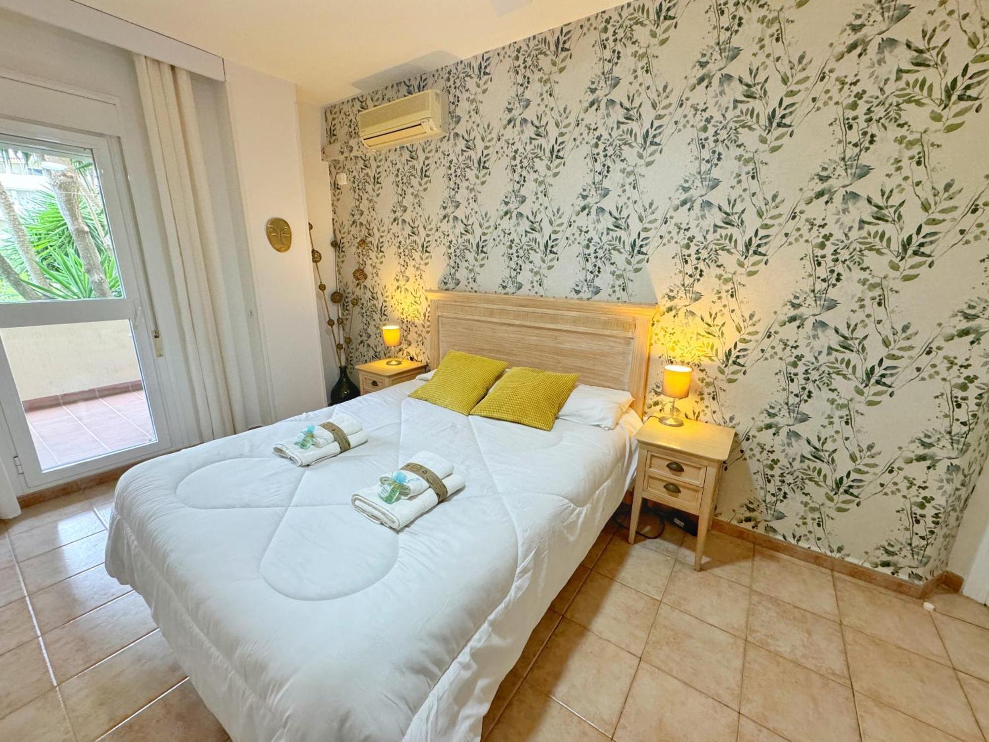 797 Holiday Rentals- Precioso Piso Con Vistas Al Jardin En Benalbeach Benalmádena Eksteriør billede